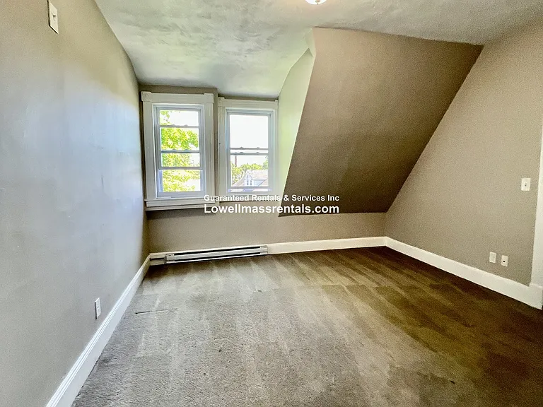 First huge bedroom 1