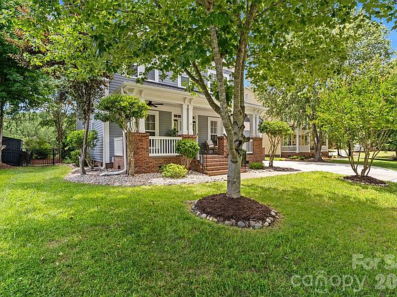 3rd image of 411 Shoreline Pkwy