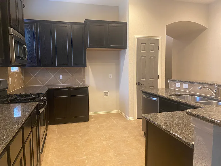 2712 Lake Ridge Dr — Photo 9