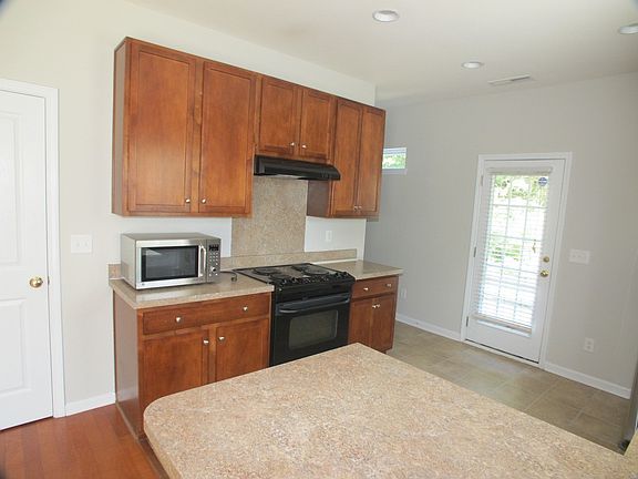 2nd image of 3235 Hiram St