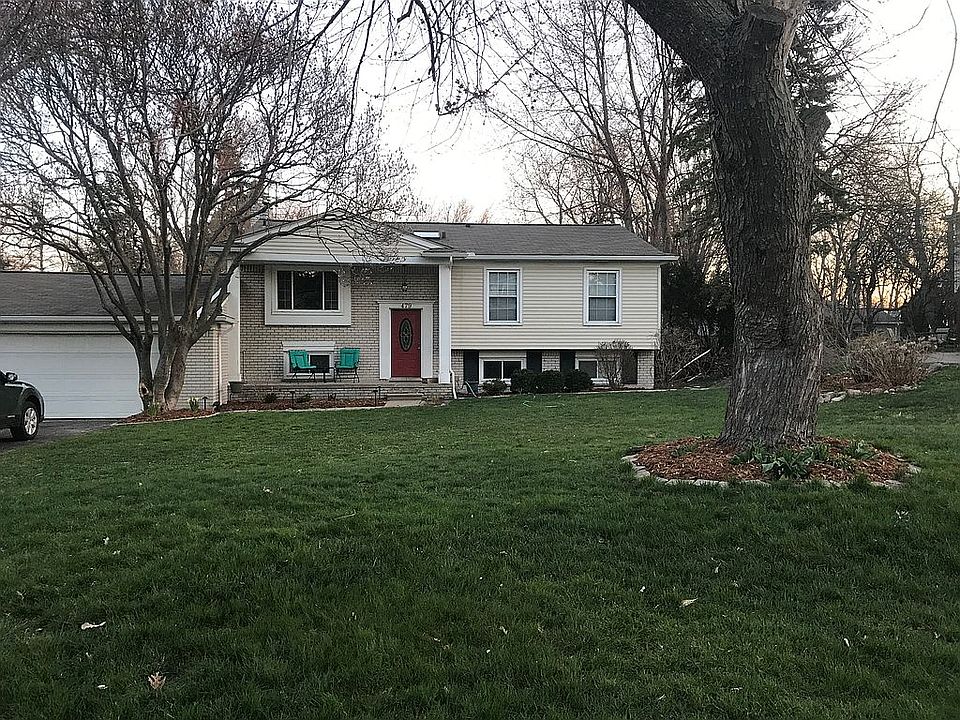 2nd image of 479 Henley Dr