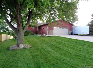 507 W 2nd St, Dell Rapids, SD 57022