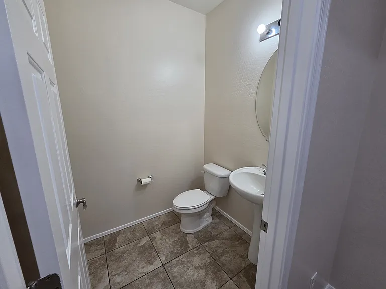 15579 W Jenan Dr — Photo 8