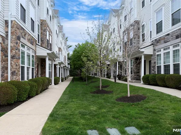 23 Dahlia Ln #23, Garfield, NJ 07026