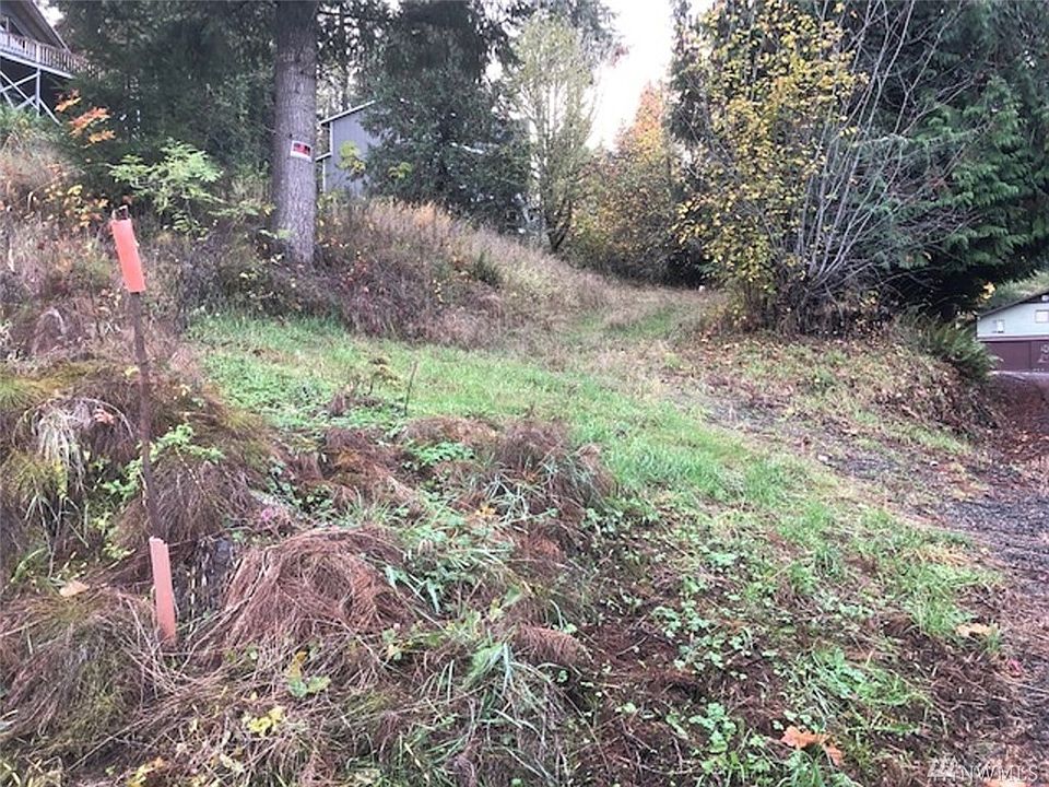 2nd image of 117 Island Pl