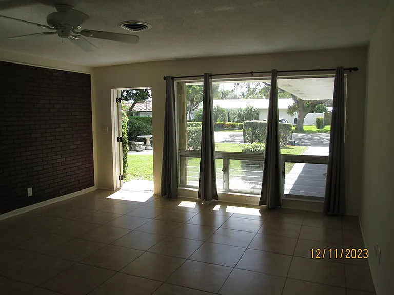 NE 27th Ct — Photo 26