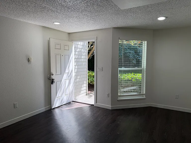 Prestige Townhomes: Stylish 2-Bedroom Living in the Heart of Puyallup — Photo 4