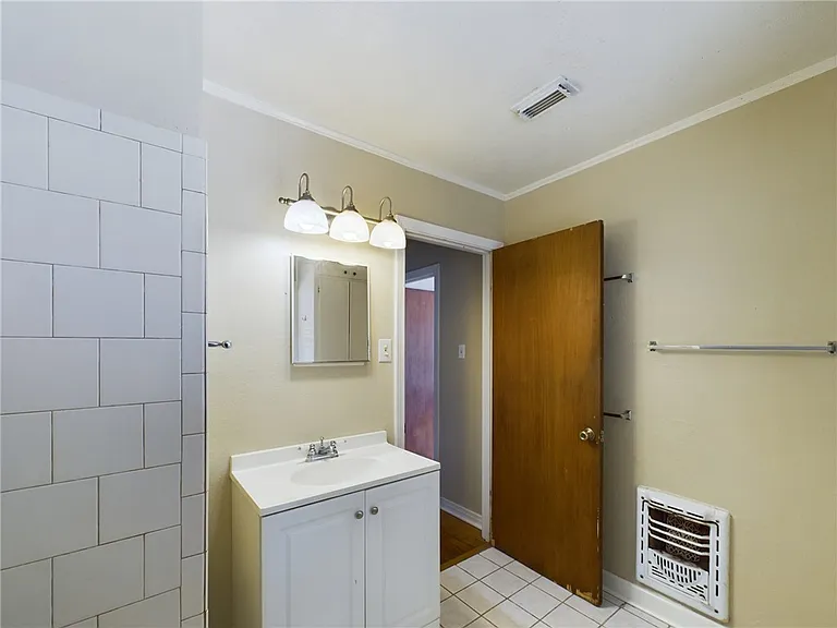 305 Bolton Ave — Photo 14