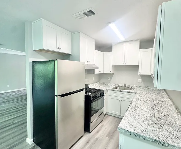 204 Pine St — Photo 3