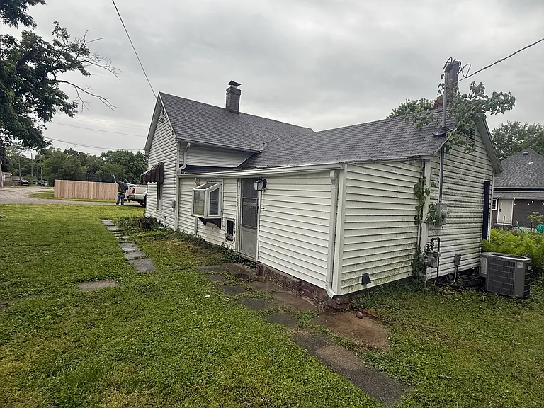 533 Higgins St — Photo 7