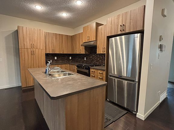 4th image of 194 Skyview Springs Cres NE