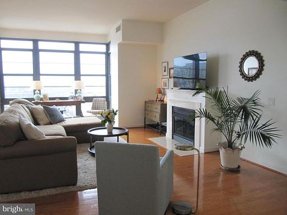 4th image of 1830 Fountain Dr Unit 1202