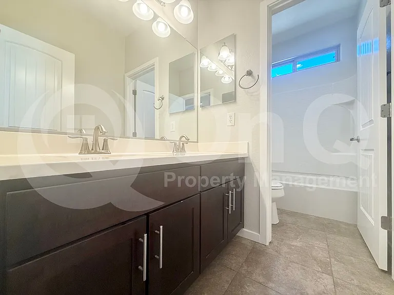 2814 E Quenton St — Photo 15