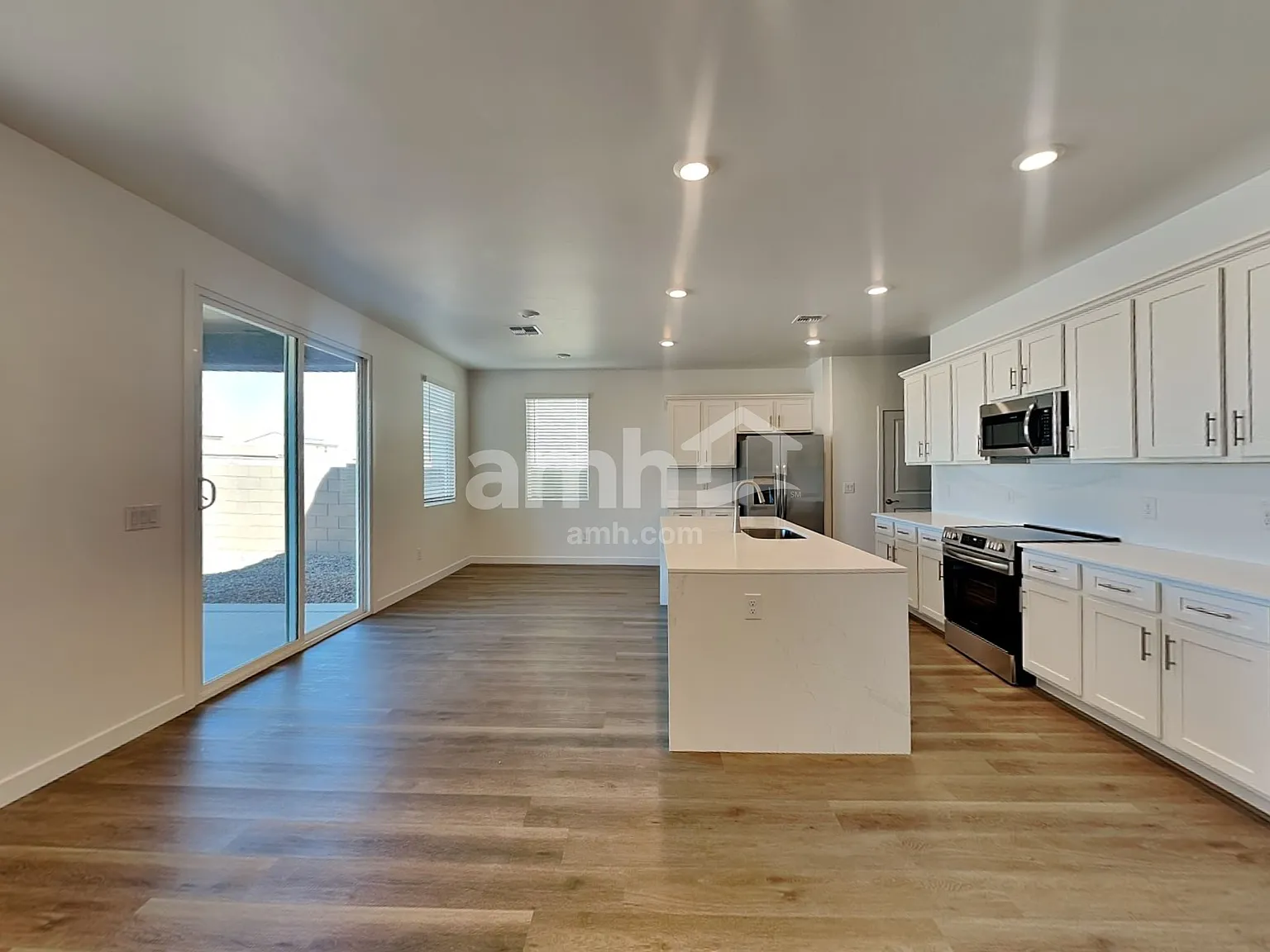4 bed, 2.5 bath, 2169 sqft, $2,225 — Photo 4
