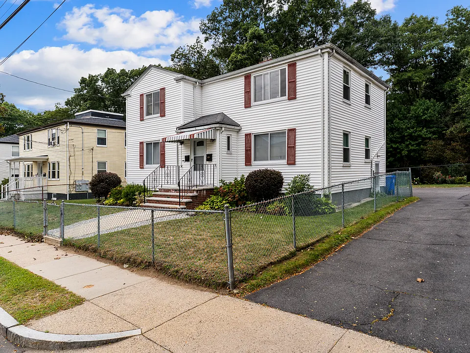 84 Gladeside Ave #2