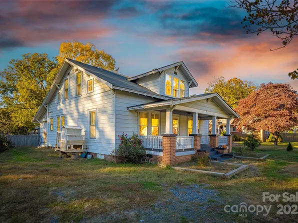 322 7th St SW, Taylorsville, NC 28681