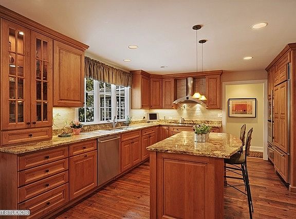 4th image of 1520 Jeffrey Ln