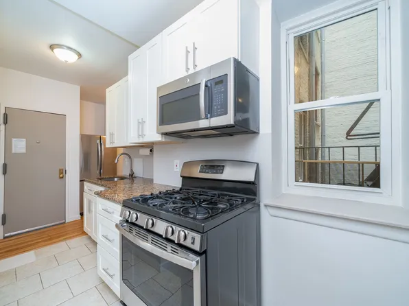 327 Edgecombe Avenue image 2 of 7