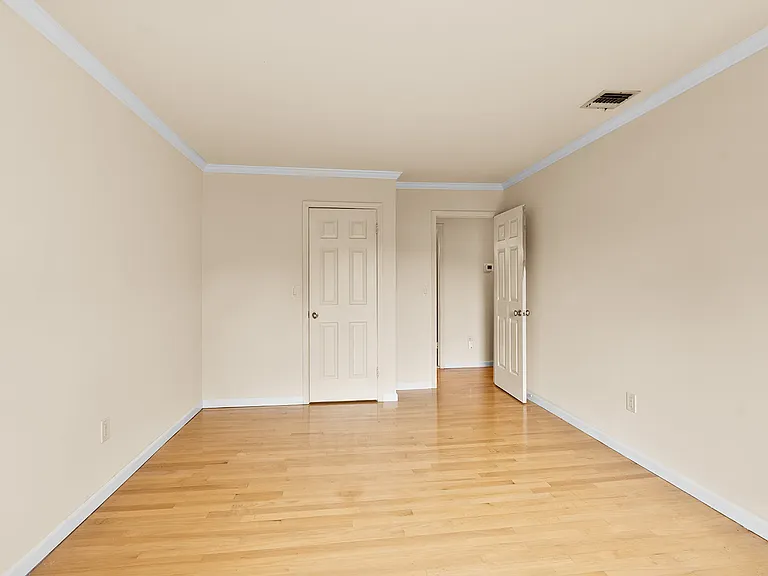 607 Grove St — Photo 11
