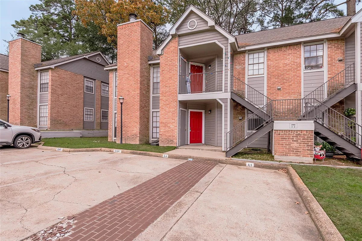 Photo 2 of 21 - 2402 Sycamore Ave #A1 - Huntsville, TX Building Photo - 2402 Sycamore Ave #A1