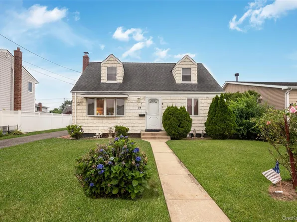 58 S Crescent Drive, Farmingdale, NY 11735
