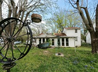 1182 S Fisk Ave, Springfield, MO 65802