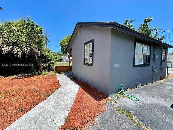 3rd image of 906 4th St #C