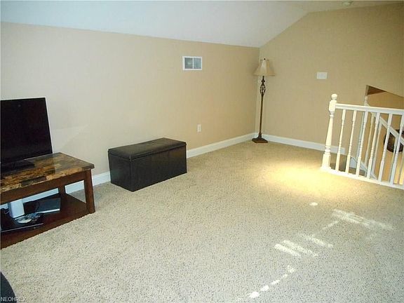2nd image of 170 Sandy Ct Unit 9