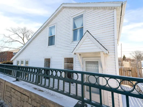 343 East Green Bay AVENUE, Saukville, WI 53080