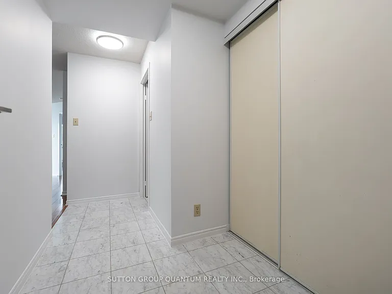 10 Yonge St #2113 — Photo 3