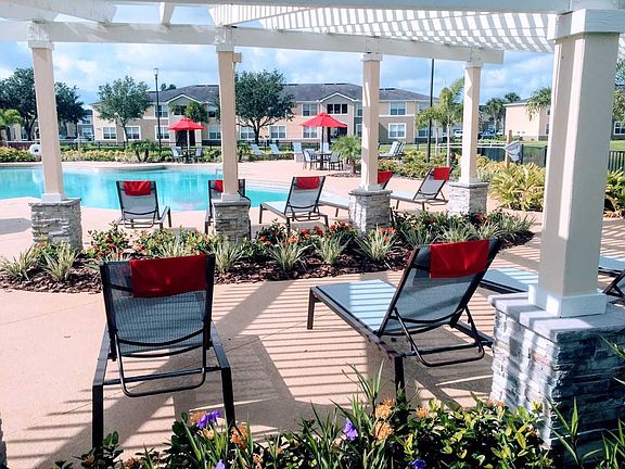 Madalyn Landing Pool