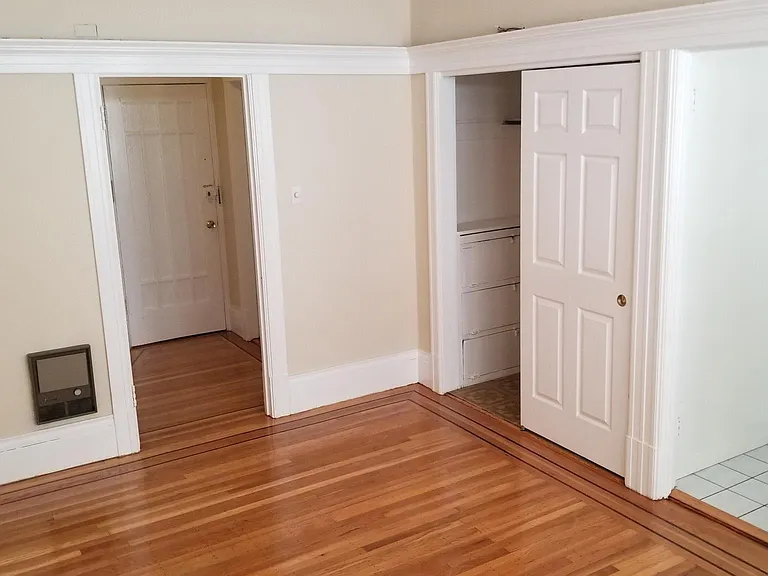 1385 Pine St #16 — Photo 3