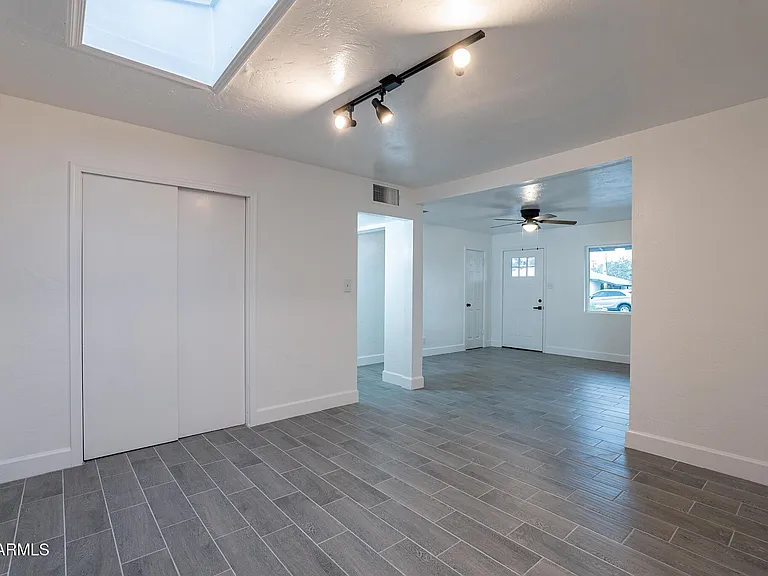 536 W 18th St — Photo 19