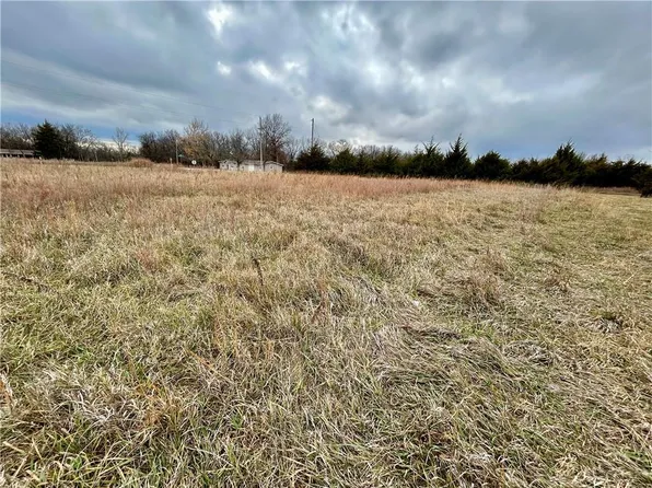 145 S Linn Valley Dr, Linn Valley, KS 66040