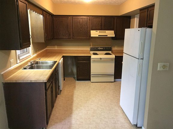 3rd image of 1651 Foxhaven Dr APT 1