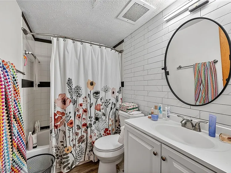 408 W Saint Clair Ave #319 — Photo 18