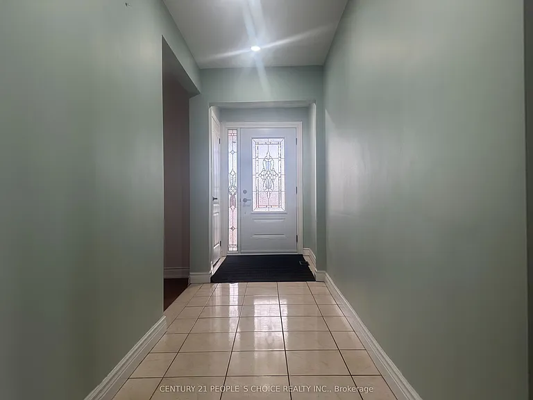 7490 Middleshire Dr — Photo 4