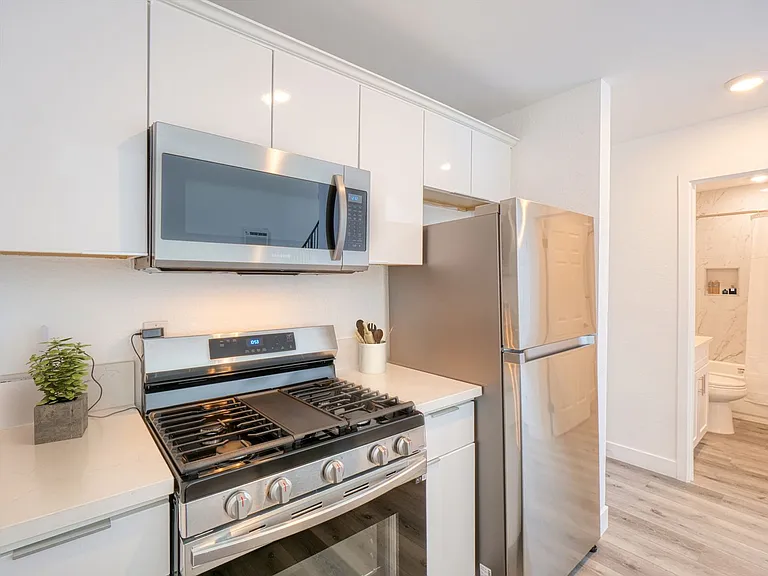 223 N Alvarado St — Photo 12