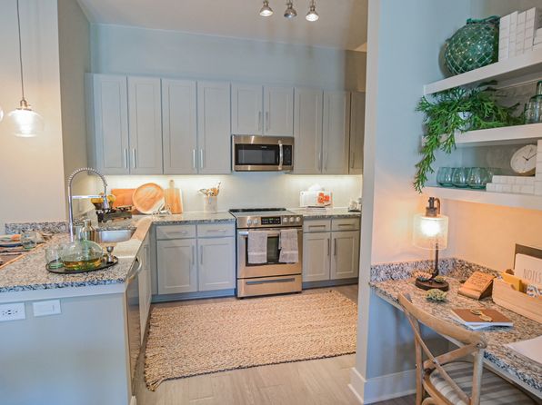 3960 Independence Blvd #4-203
