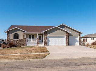 2010 Valley Dr, Bismarck, ND 58503