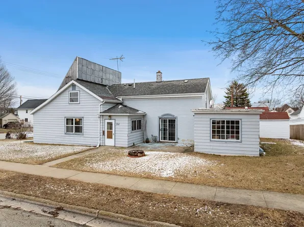 304 Buchanan St, Algoma, WI 54201