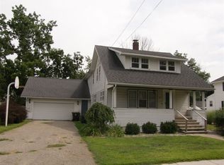 211 S Wood St, Chesaning, MI