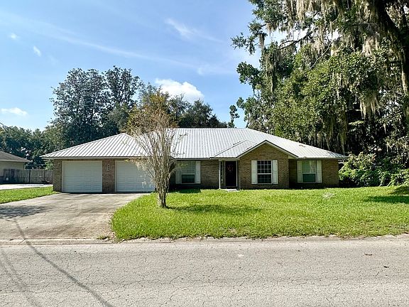 3rd image of 616 SE Sunflower Pl