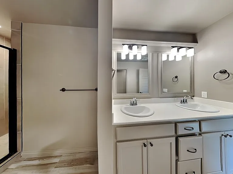 509 N Main St — Photo 10
