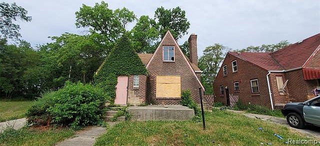1st image of 16595 Lilac St