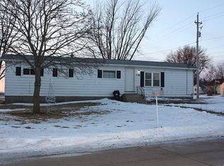 318 9th St NW, Hampton, IA 50441