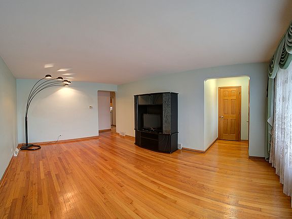 4th image of 5030 S Knox Ave