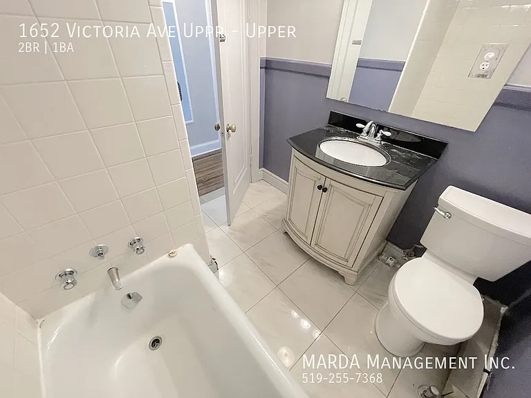 1652 Victoria Ave #UPPER — Photo 18