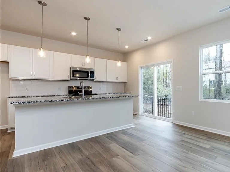6001 Longar Ln — Photo 3
