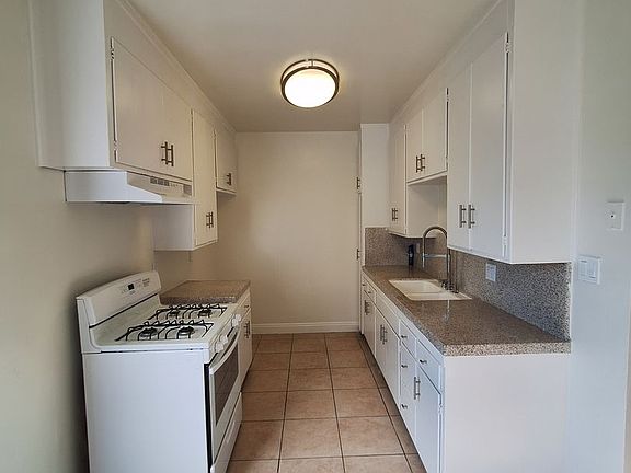 4th image of 532 W Olive St APT 16